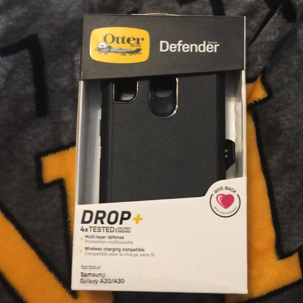 Samsung A20/30 OtterBox Defender Black - Picture 1 of 2